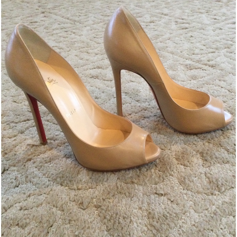 CHRISTIAN LOUBOUTIN Nude Pumps - Picture 4 of 11